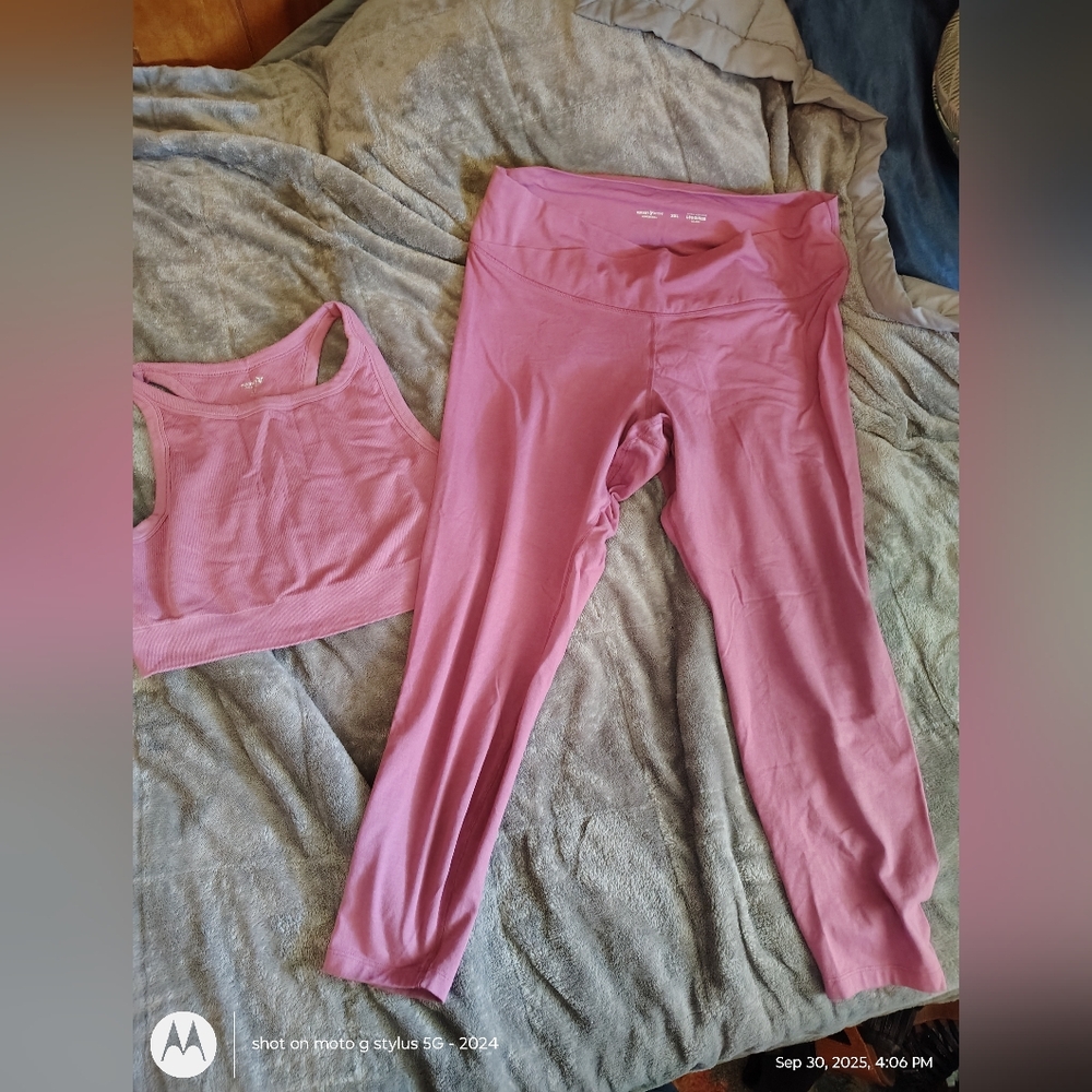 Old Navy Activewear Set in Mauve